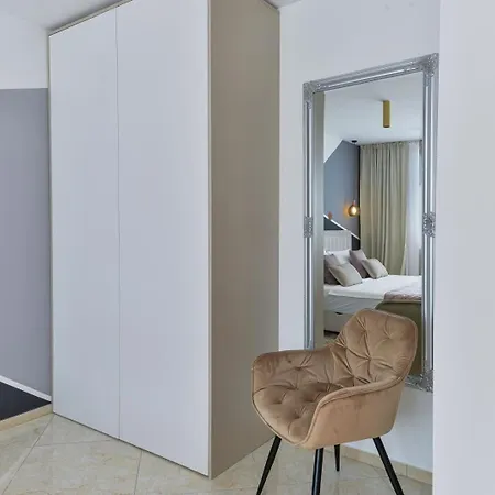 Crowonder Villa Adriana - Villa With Heated Swimming Pool, Jacuzzi And Sauna Zara Esterno foto
