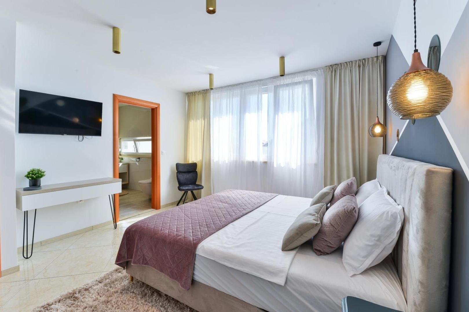 Crowonder Adriana - With Heated Swimming Pool, Jacuzzi And Sauna * Zara