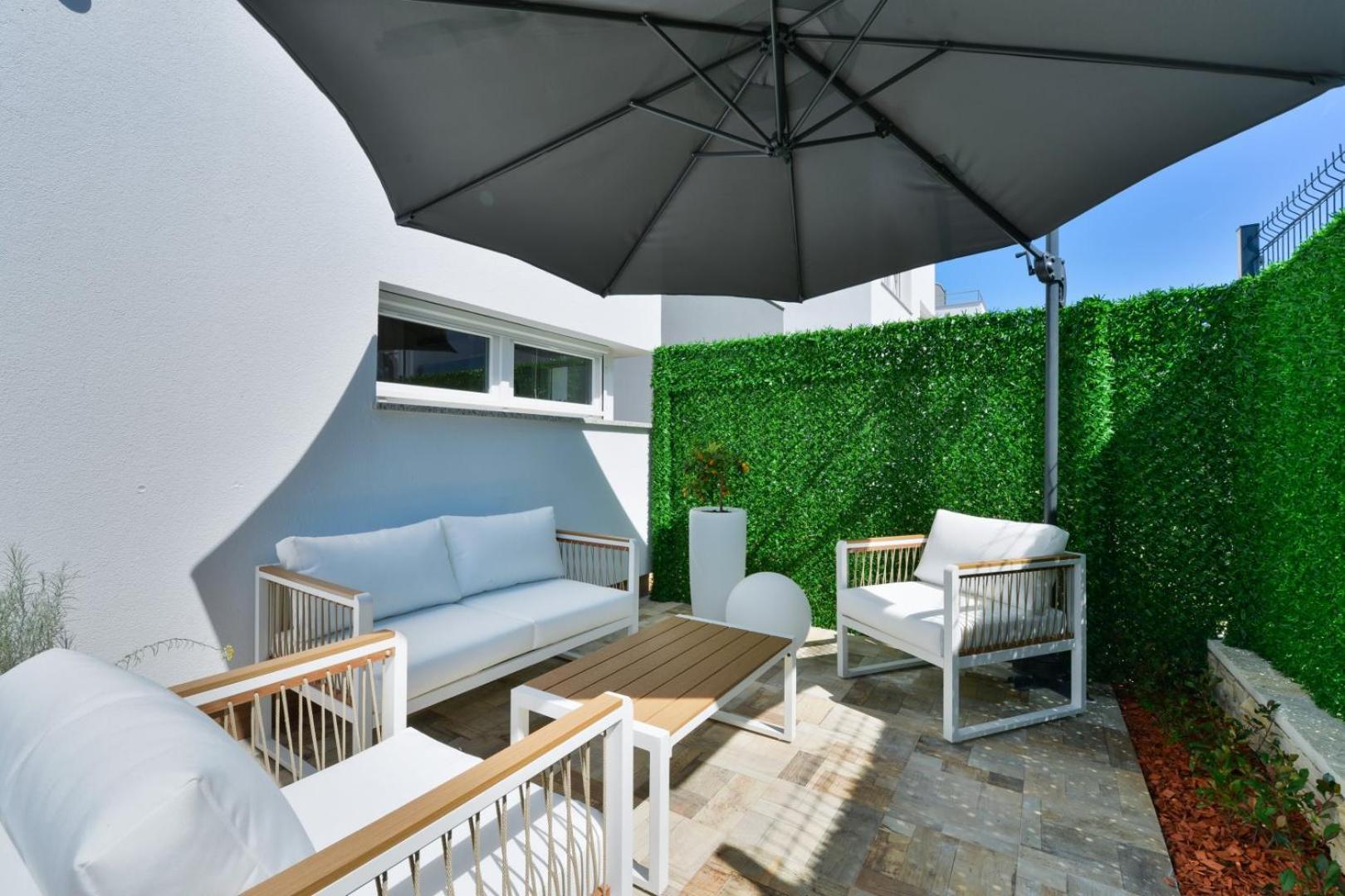 Villa Crowonder Adriana - With Heated Swimming Pool, Jacuzzi And Sauna Zara