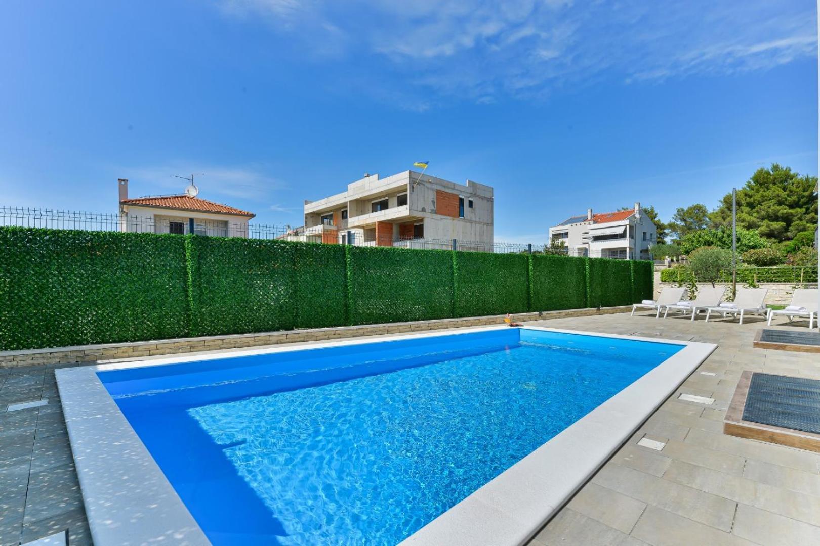 Crowonder Adriana - With Heated Swimming Pool, Jacuzzi And Sauna Zara