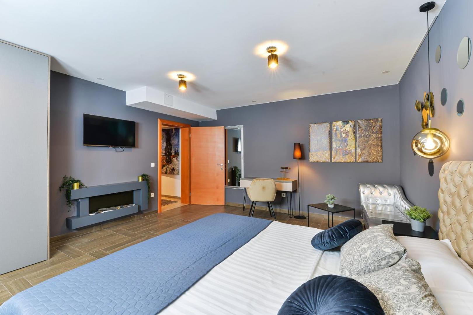 Crowonder Adriana - With Heated Swimming Pool, Jacuzzi And Sauna Zara