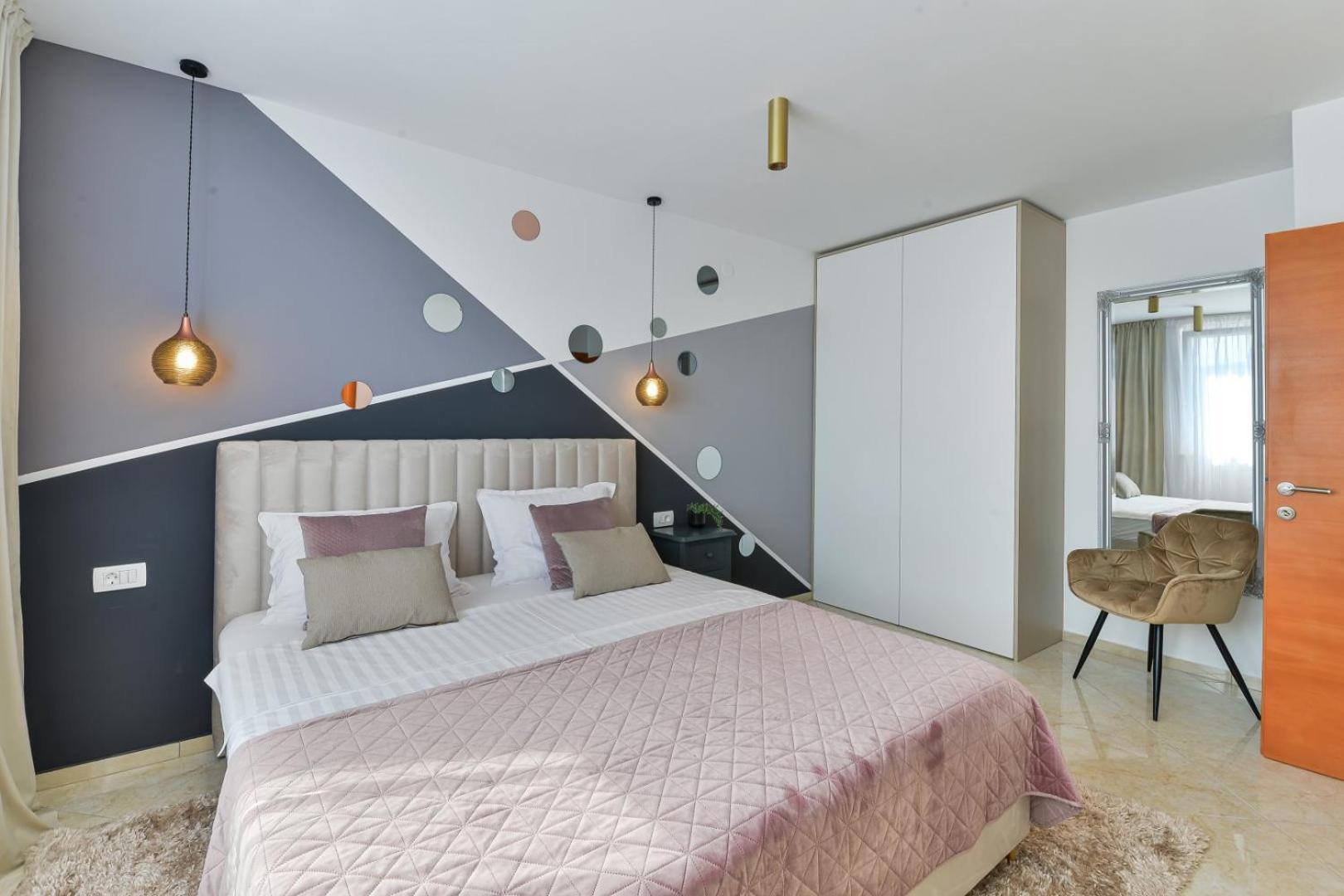 Villa Crowonder Adriana - With Heated Swimming Pool, Jacuzzi And Sauna Zara