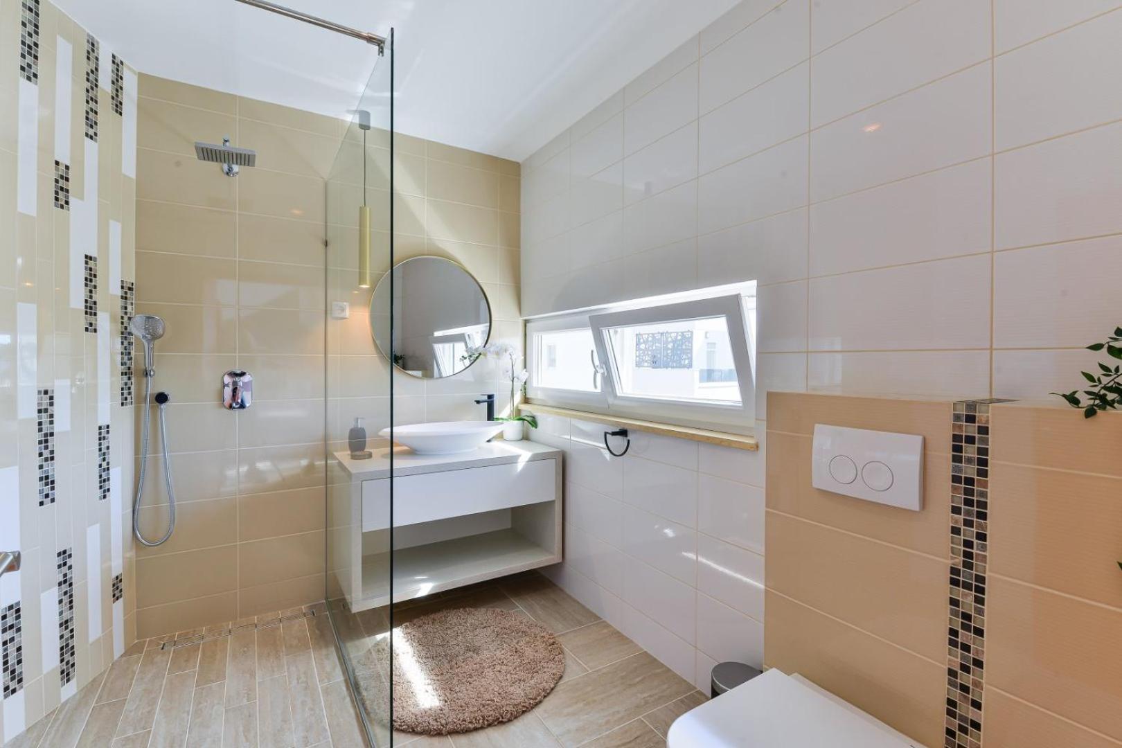 Villa Crowonder Adriana - With Heated Swimming Pool, Jacuzzi And Sauna Zara