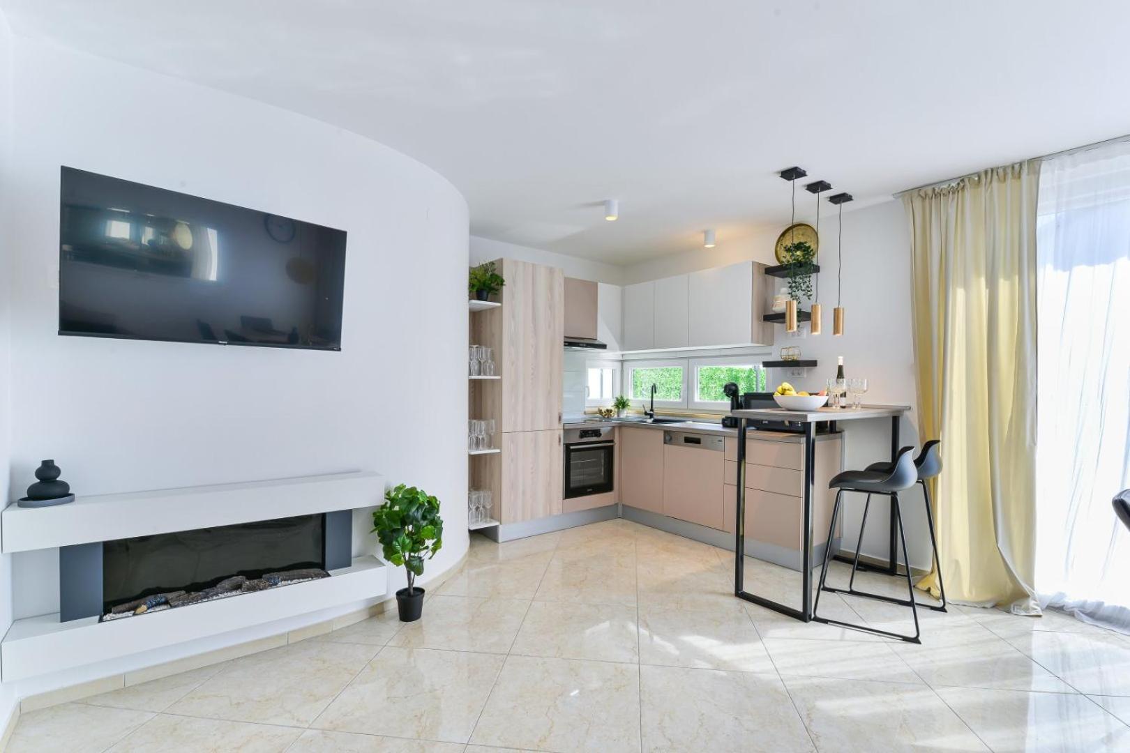 Crowonder Adriana - With Heated Swimming Pool, Jacuzzi And Sauna * Zara